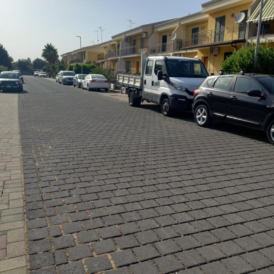לינה וארוחת בוקר Motta SantʼAnastasia Bed & Breakfast Kalinka מראה חיצוני תמונה