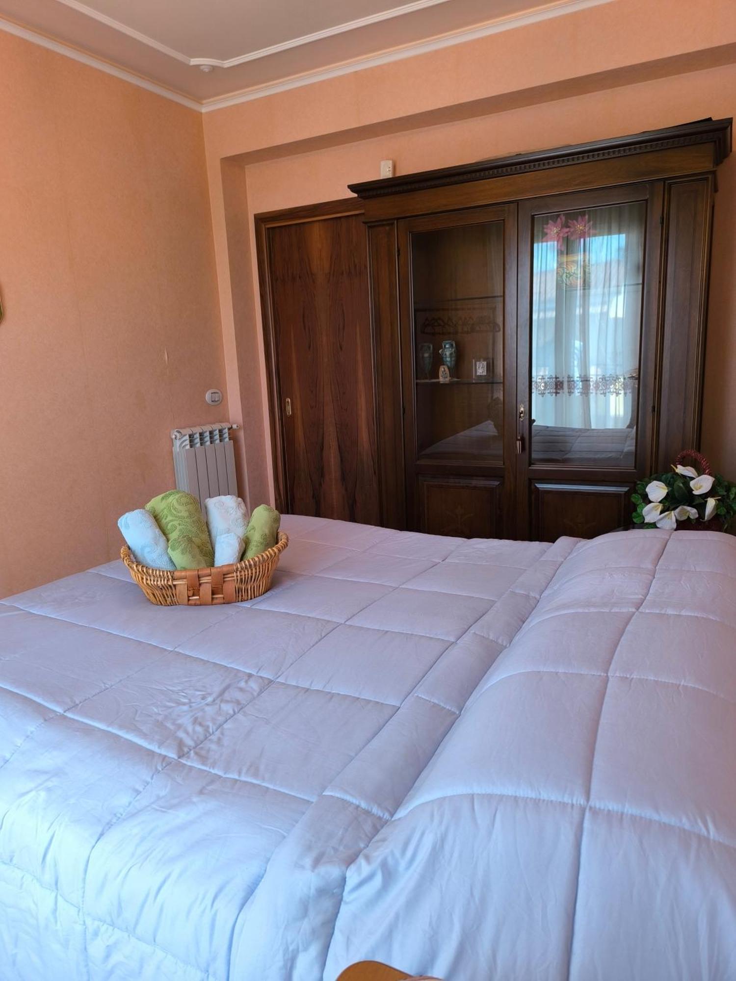 לינה וארוחת בוקר Motta SantʼAnastasia Bed & Breakfast Kalinka מראה חיצוני תמונה
