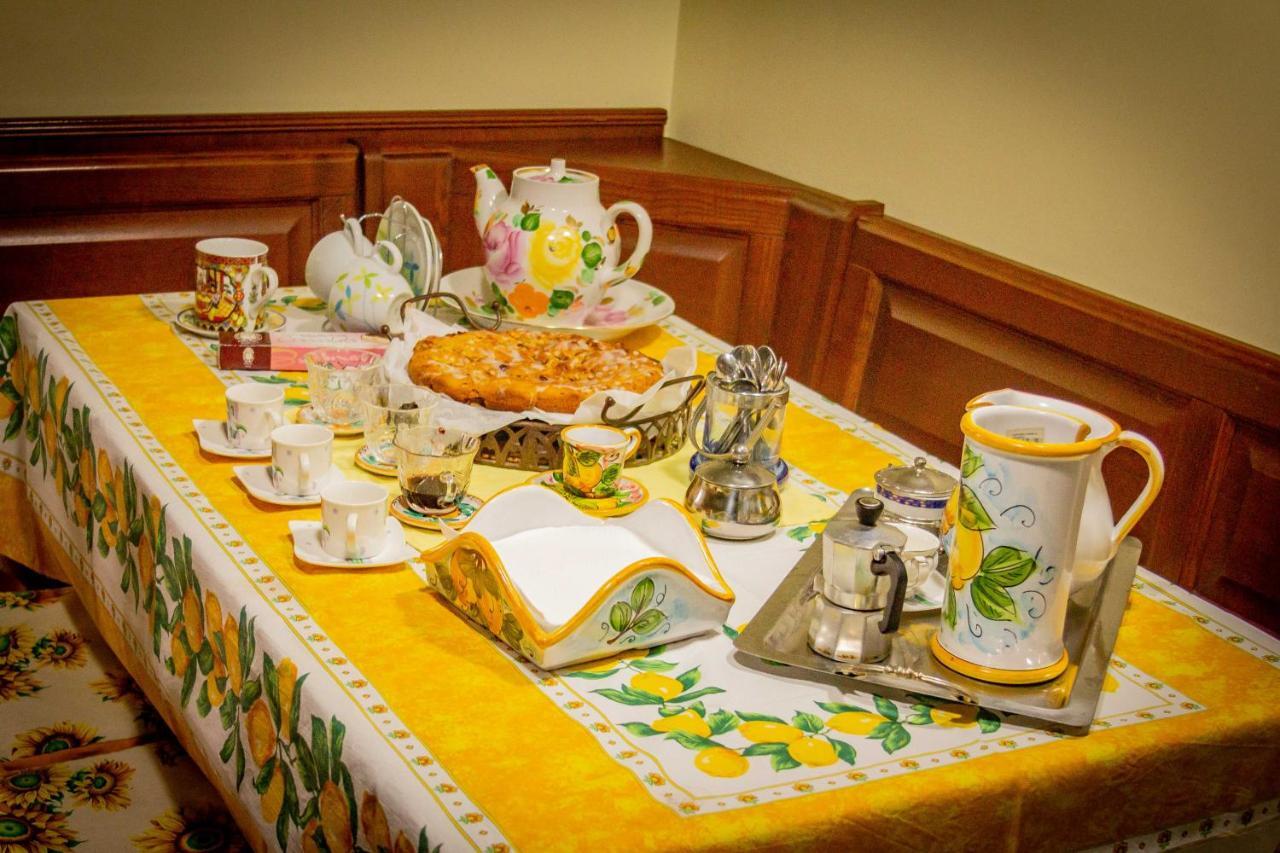 לינה וארוחת בוקר Motta SantʼAnastasia Bed & Breakfast Kalinka מראה חיצוני תמונה